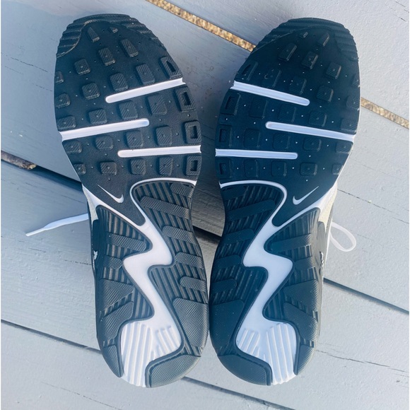 Nike Air Max Excee Low White Black
Grey Men's Shoes Sz 10 - Picture 7 of 14